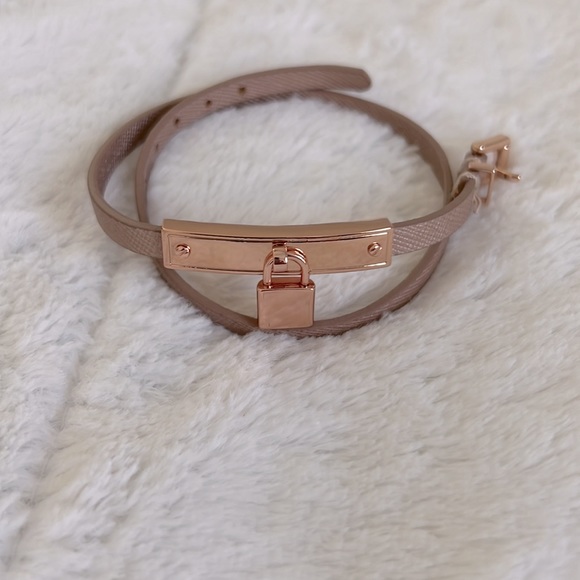 🍁NWOT Michael Kors Lock Charm Rose Gold Bracelet with Leather Band - Picture 2 of 5